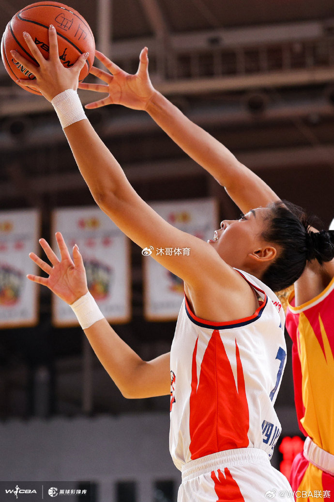 雷速体育-绝境逆袭！四川女篮3-2险胜山西，四年三冠铸就WCBA王朝 李缘斩获FMVP|山西女篮|德怀特·霍华德|奥斯汀|王思雨|翟若云_新浪体育_新浪新闻