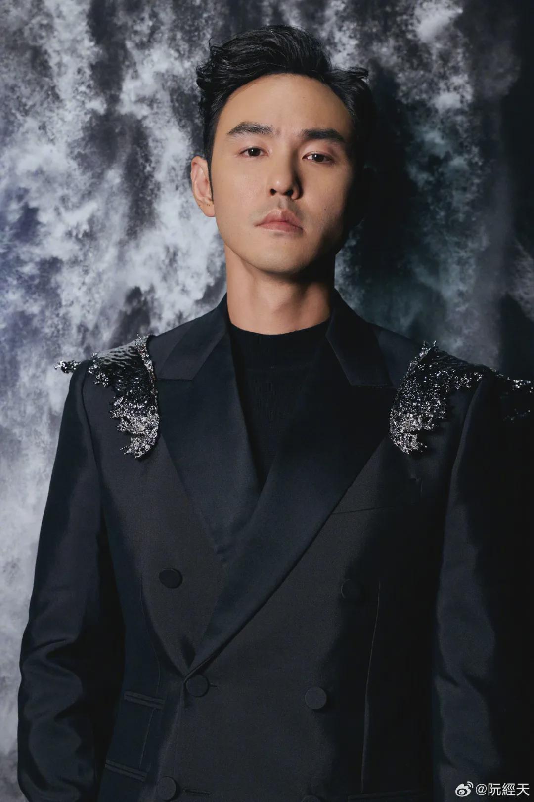 43歲阮經天公開台北豪宅，空間感極大擁不少珍藏低調奢華